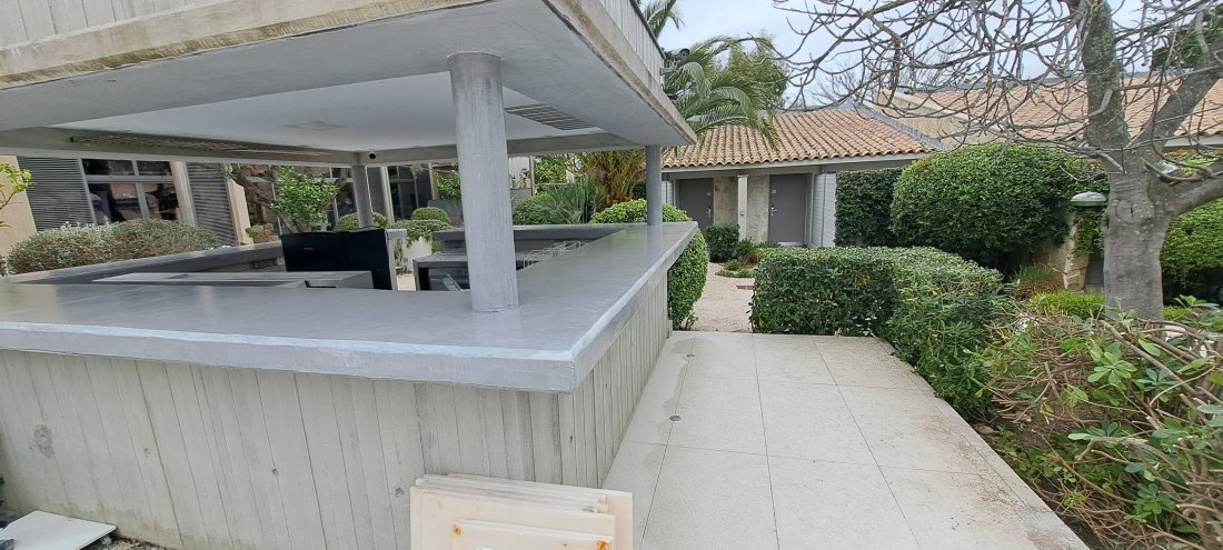 Béton ciré bar Saint-Tropez